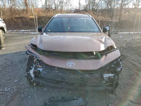 Used 2025 Toyota Crown Signia image 2