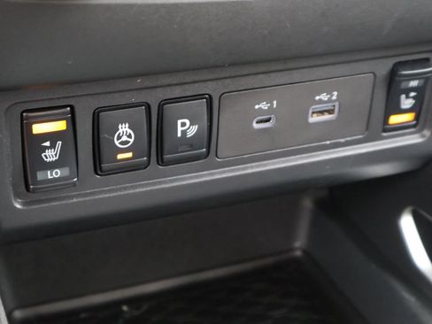 Used 2024 Nissan Frontier SV w/ SV Convenience Package RWD image 6