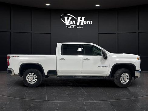 Used 2022 Chevrolet Silverado 2500 LTZ AWD/4WD image 2