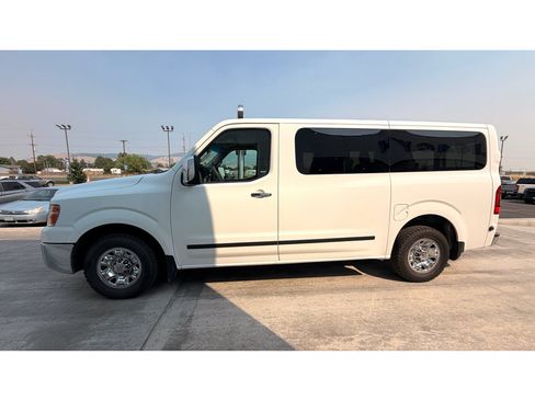 Used 2015 Nissan NV 3500 SV w/ Technology Package RWD image 6