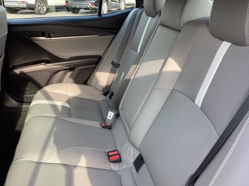 Used 2025 Toyota Camry SE AWD/4WD image 13