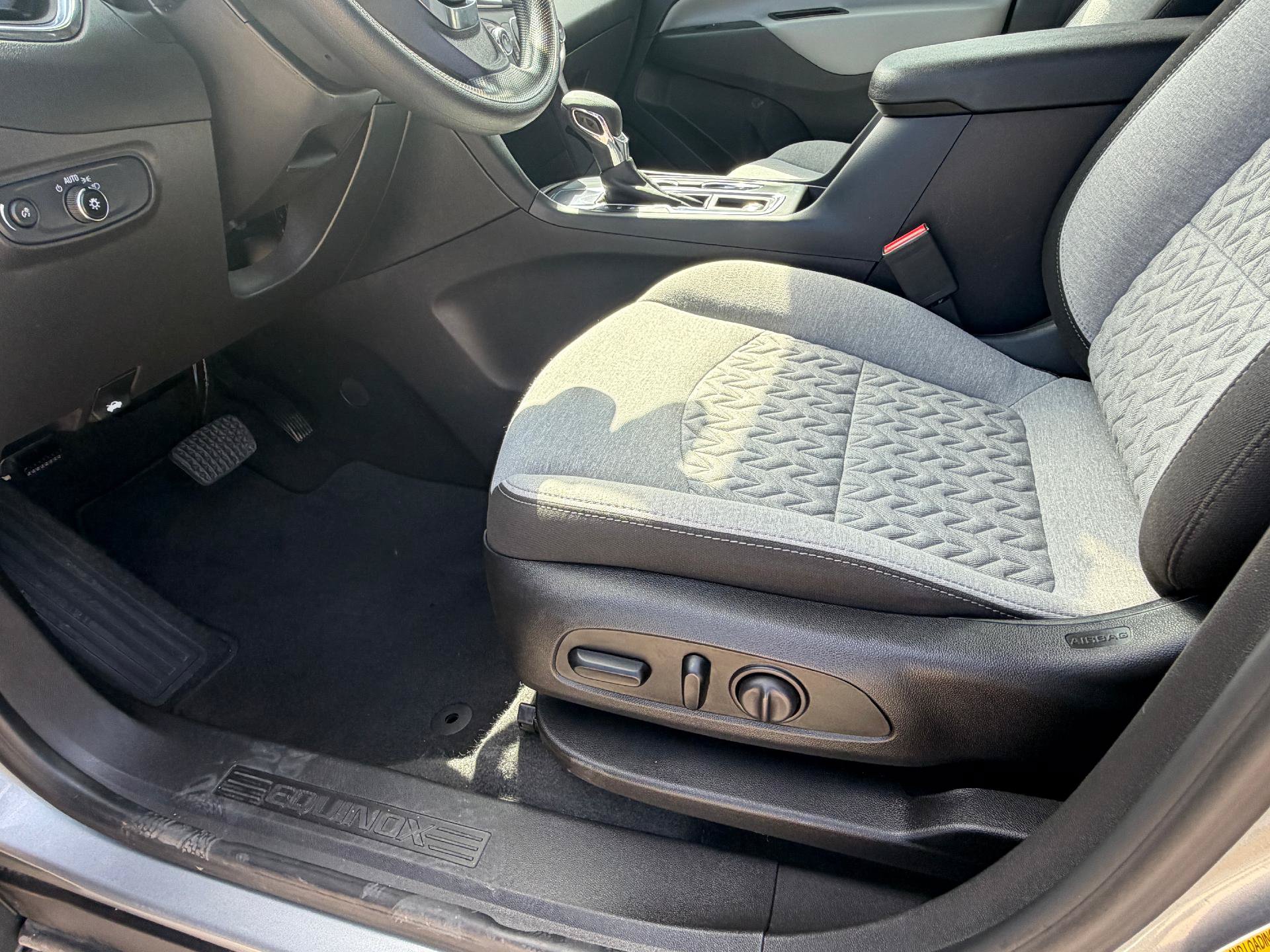 Used 2023 Chevrolet Equinox LS w/ LS Convenience Package FWD image 17