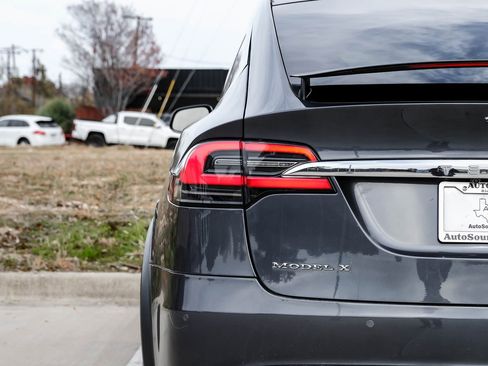 Used 2018 Tesla Model X 75D image 52