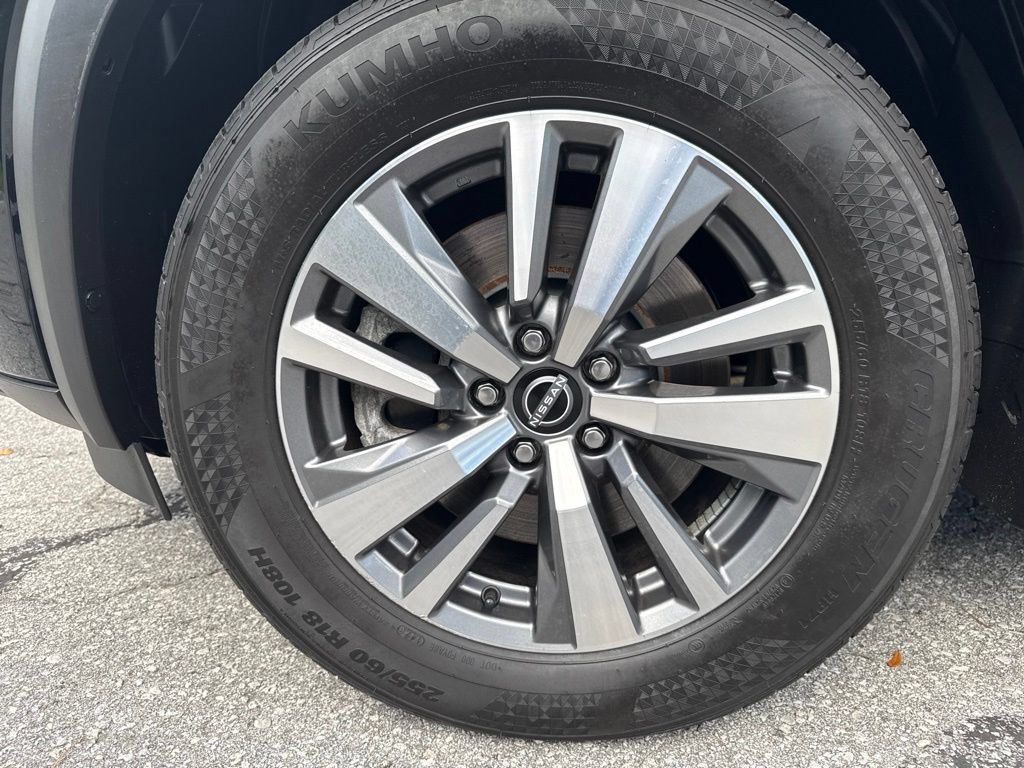 Used 2023 Nissan Pathfinder SL AWD/4WD image 11