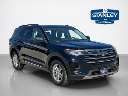 Used 2025 Ford Explorer Active image 1