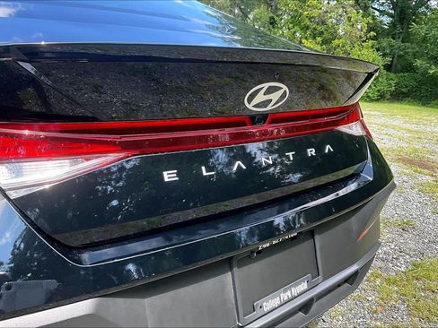 Used 2025 Hyundai Elantra Sport FWD image 10