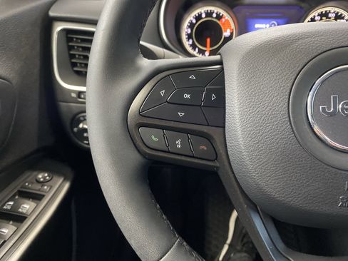 Used 2022 Jeep Cherokee Trailhawk image 19