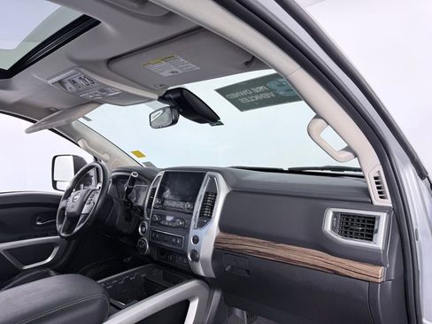 Used 2020 Nissan Titan SL w/ Moonroof Package image 28