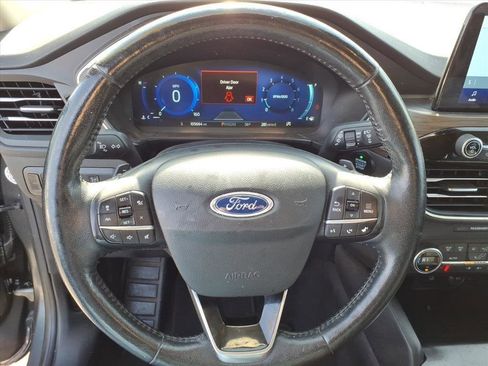 Used 2020 Ford Escape Titanium image 17