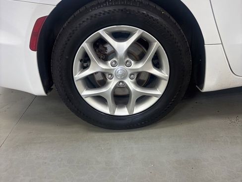 Used 2018 Chrysler Pacifica Touring-L w/ Tire & Wheel Group FWD image 32