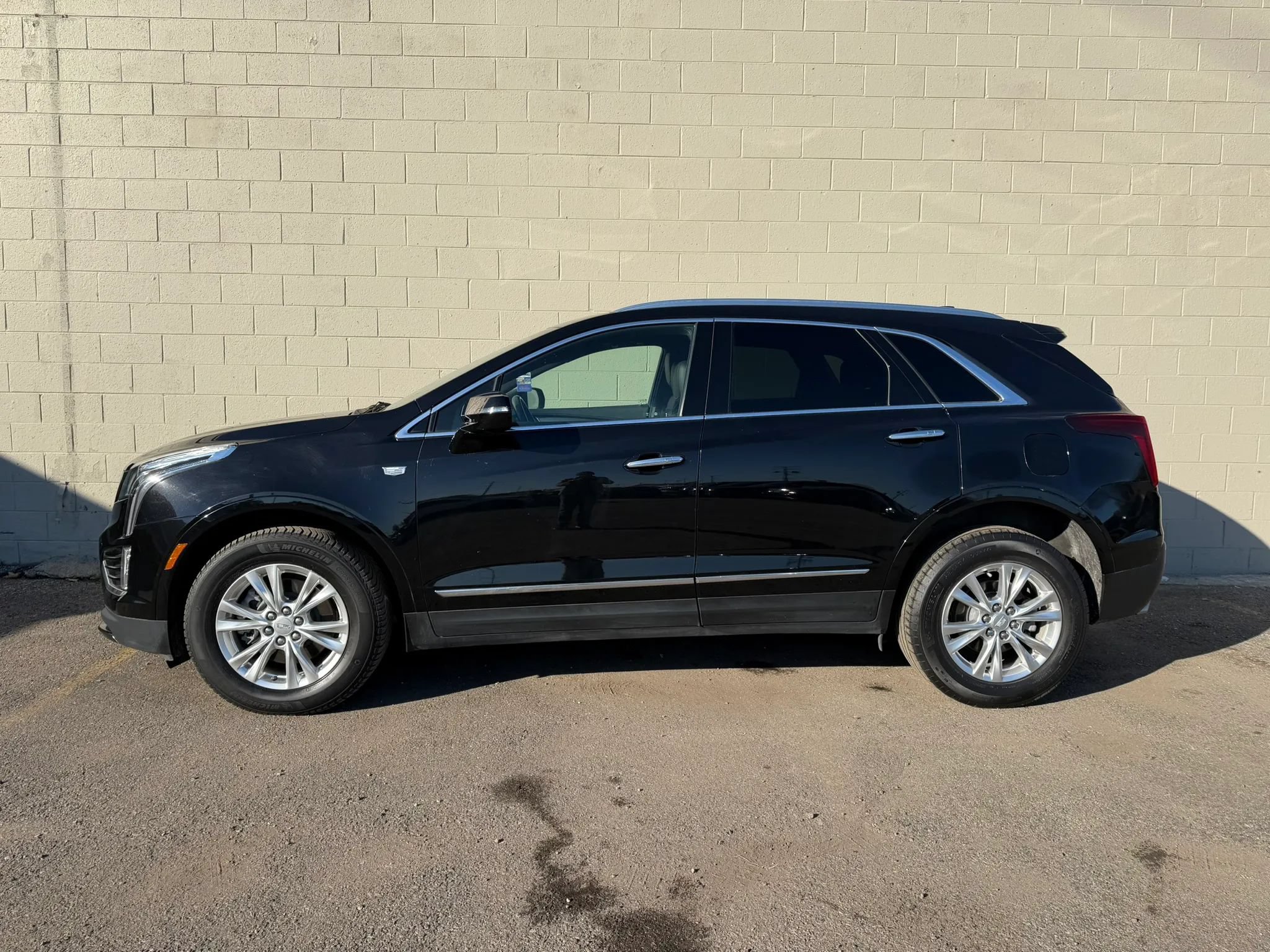 Used 2023 Cadillac XT5 Luxury w/ LPO, Floor Liner Package FWD image 2