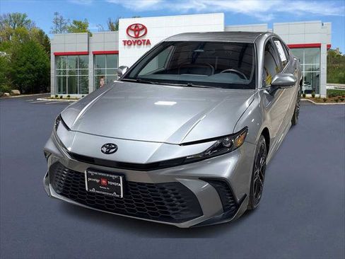 Certified 2025 Toyota Camry SE w/ Convenience Package image 1