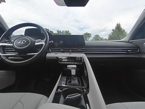 Used 2023 Hyundai Elantra Limited FWD image 31