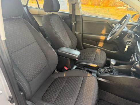 Used 2019 Kia Rio S image 12