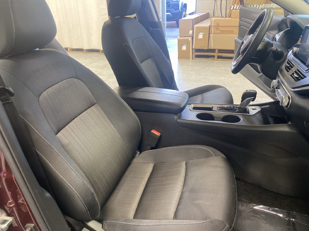 Used 2025 Nissan Altima 2.5 SV FWD image 36