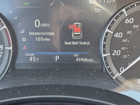 Used 2020 Toyota Highlander XLE image 2