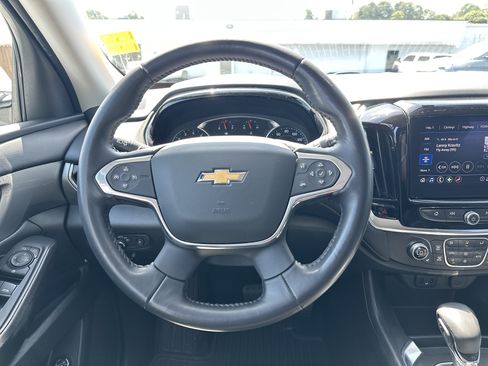 Used 2021 Chevrolet Traverse LT FWD image 18