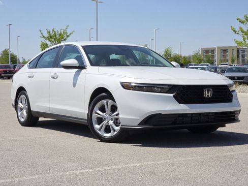 Used 2025 Honda Accord LX image 2