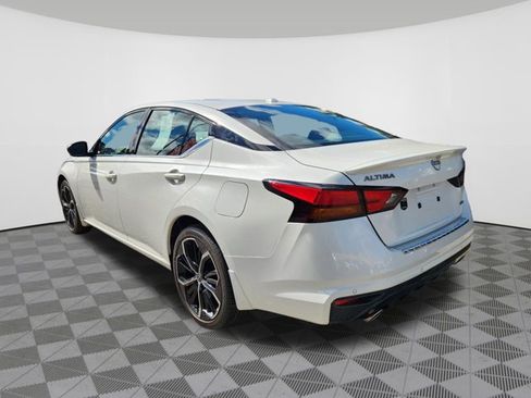 Certified 2023 Nissan Altima 2.5 SR w/ SR Premium Package AWD/4WD image 3
