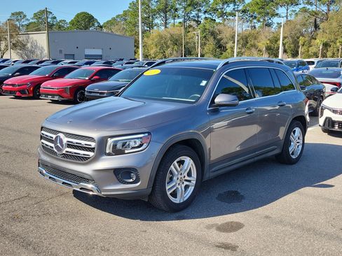 Used 2021 Mercedes-Benz GLB 250 4MATIC w/ Premium Package image 3
