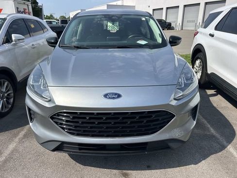 Used 2022 Ford Escape SE w/ SE Sport Appearance Package FWD image 2