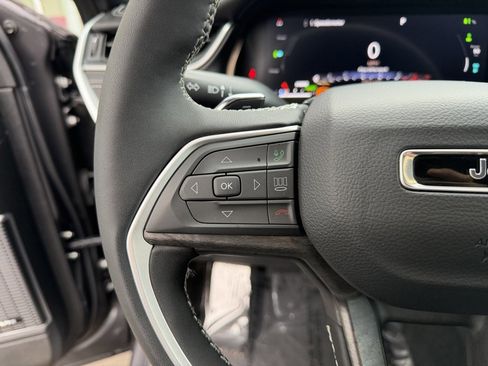 Used 2025 Jeep Grand Cherokee Limited 4xe w/ MOPAR Finishing Package image 18