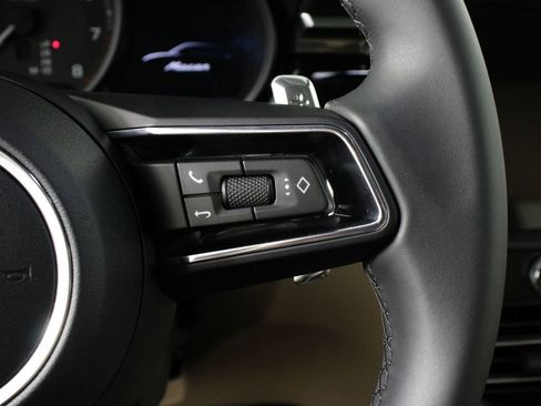 Certified 2026 Porsche Macan image 15