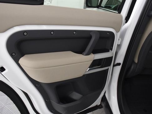 Used 2023 Land Rover Defender 110 SE image 26