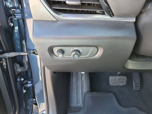 Used 2023 Chevrolet Traverse LT AWD/4WD image 35