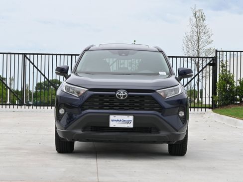 Used 2019 Toyota RAV4 XLE FWD image 3