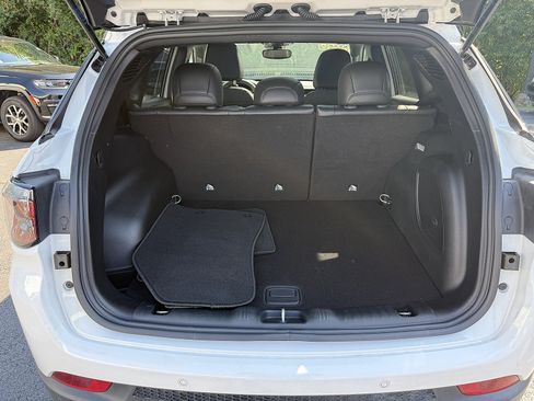 Used 2025 Jeep Compass Limited w/ Sun & Sound Group AWD/4WD image 14