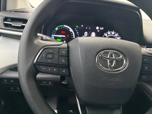 Used 2025 Toyota Sienna LE FWD image 24