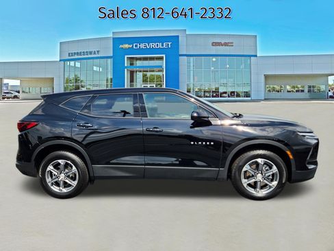 Used 2025 Chevrolet Blazer LT AWD/4WD image 8