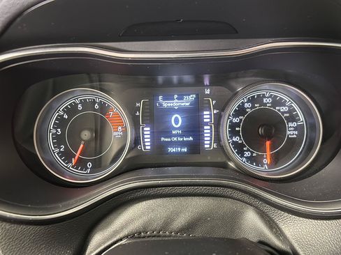 Used 2020 Jeep Cherokee Latitude Lux w/ Quick Order Package 26H Lux AWD/4WD image 3