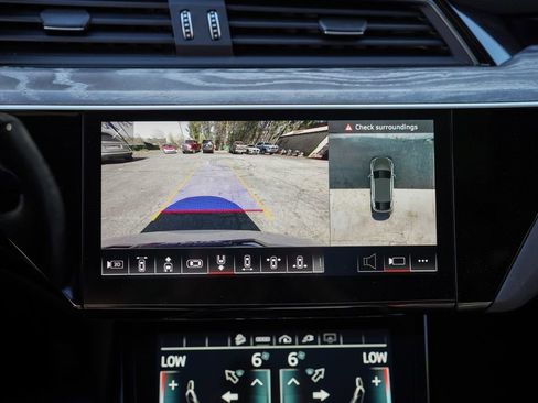 Used 2023 Audi e-tron Premium Plus image 31