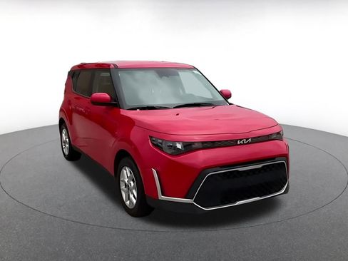 Used 2025 Kia Soul LX w/ LX Technology Package FWD image 3