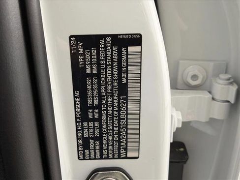 Certified 2025 Porsche Macan image 30