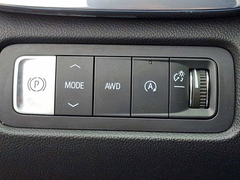 Used 2024 GMC Acadia Elevation image 25