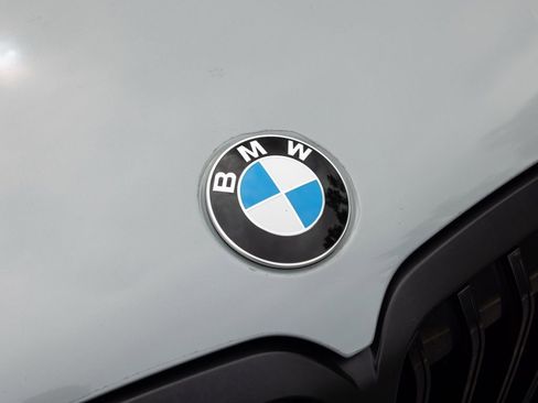 Used 2023 BMW X7 xDrive40i w/ M Sport Package AWD/4WD image 15