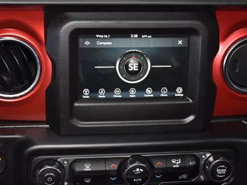Used 2021 Jeep Gladiator Rubicon w/ Trailer Tow Package AWD/4WD image 14