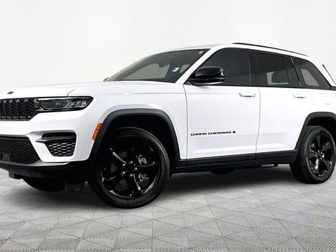 Used 2025 Jeep Grand Cherokee image 1