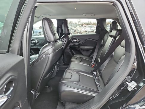 Used 2019 Jeep Cherokee Latitude Plus image 10