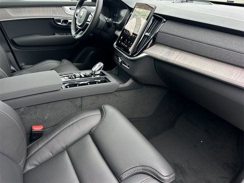 New 2026 Volvo XC90 T8 Ultra w/ Lounge Package image 16