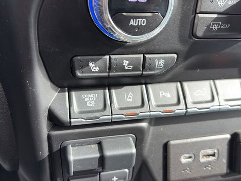 Certified 2023 GMC Sierra 3500 Denali image 28