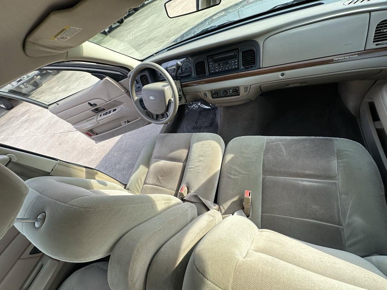 Used 2005 Ford Crown Victoria RWD image 31