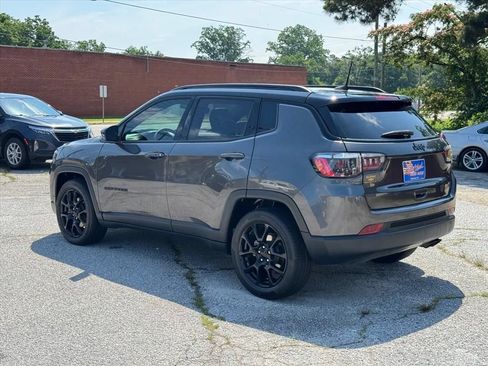 Used 2022 Jeep Compass Latitude w/ Sun and Sound Group FWD image 5