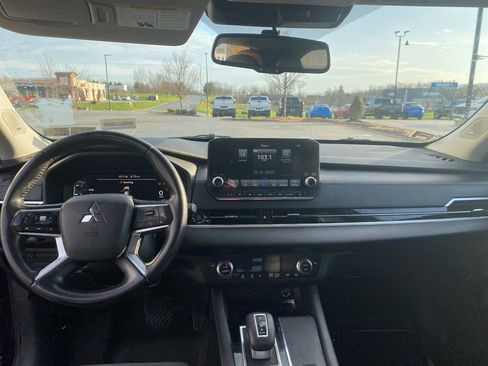 Used 2022 Mitsubishi Outlander SEL Black Edition image 6