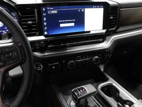 Used 2025 Chevrolet Silverado 1500 High Country w/ High Country Premium Package AWD/4WD image 33