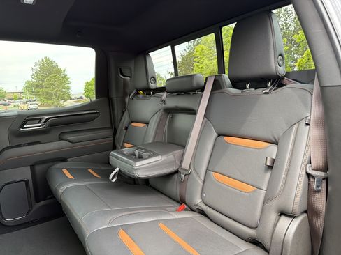 Used 2024 GMC Sierra 1500 AT4 w/ Technology Package AWD/4WD image 10