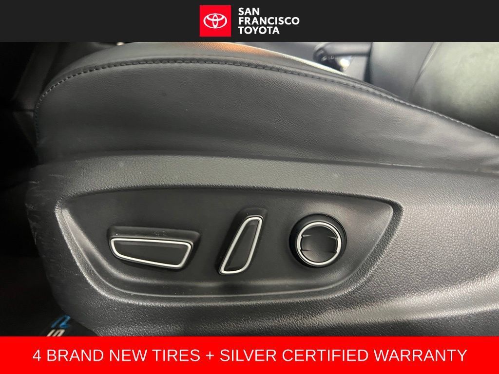 Certified 2017 Toyota Prius Prime Advanced FWD image 13